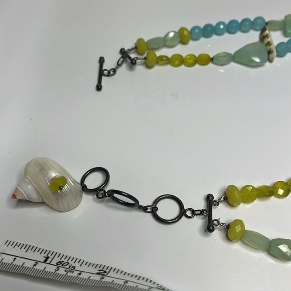 Elegant Multicolor Shell Necklace - Picture 6 of 11